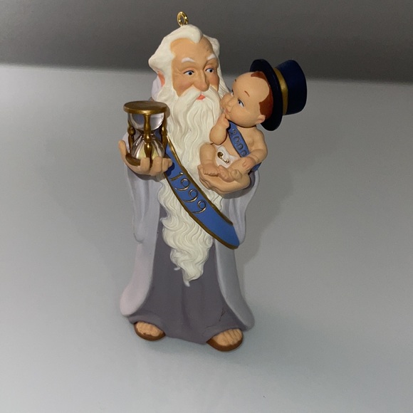 Welcome to 2000 Vintage Hallmark Ornament - Picture 2 of 6